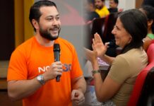 Jarude presenteia ribeirinha que navegou 4 horas para assistir aulão com pré-concurso para “vida toda”